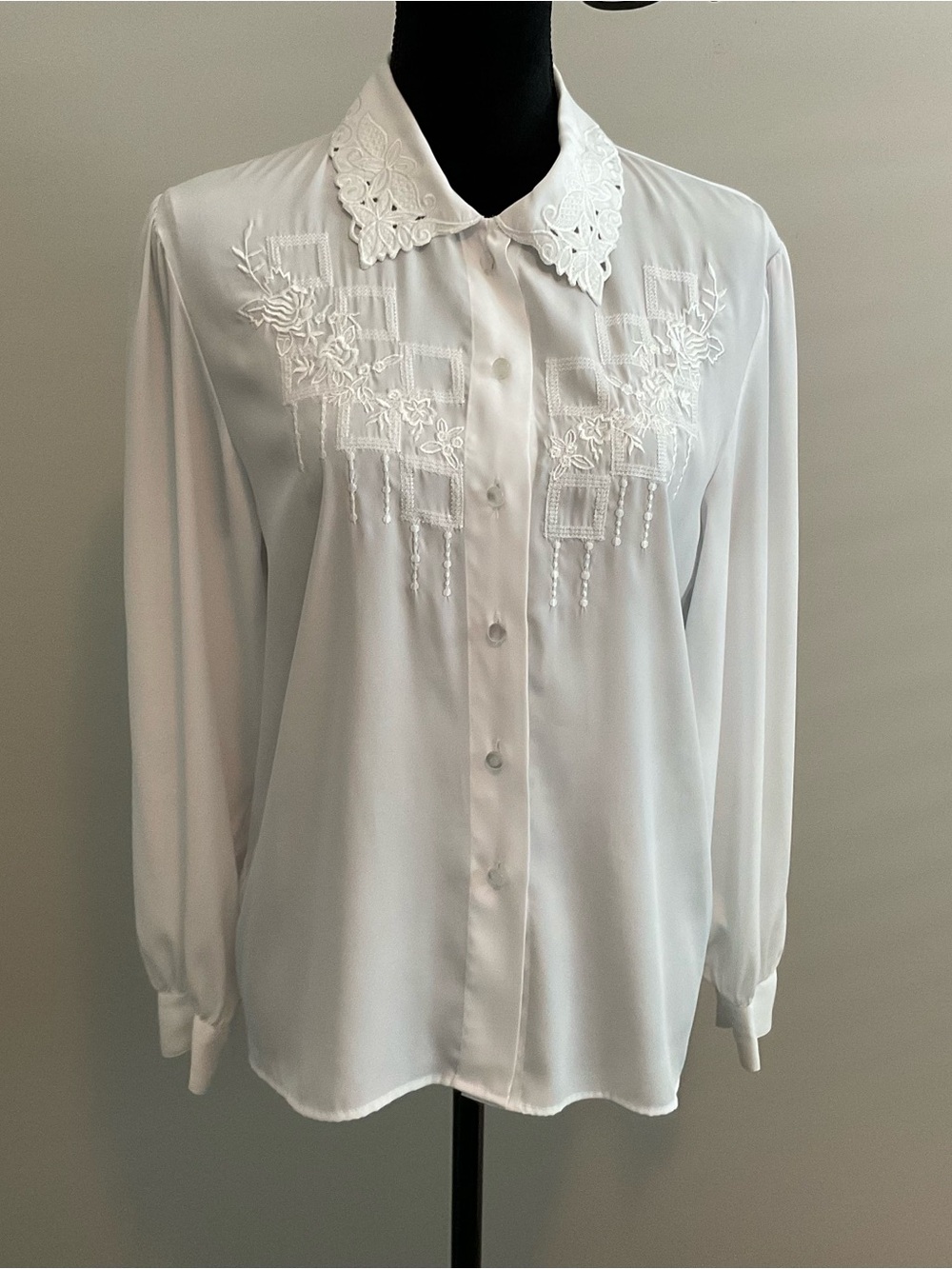 Source Unknown White Embroidered Eyelet Collar Button-Down Shirt